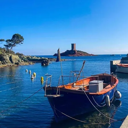 Apartamento Boulouris - Grand 3 Pièces 5 Personnes Avec Terrasse à 5min à Pied Des Plages