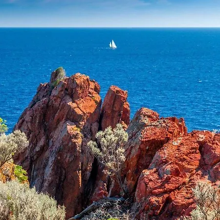 Appartement Boulouris - Grand 3 Pièces 5 Personnes Avec Terrasse à 5min à Pied Des Plages *