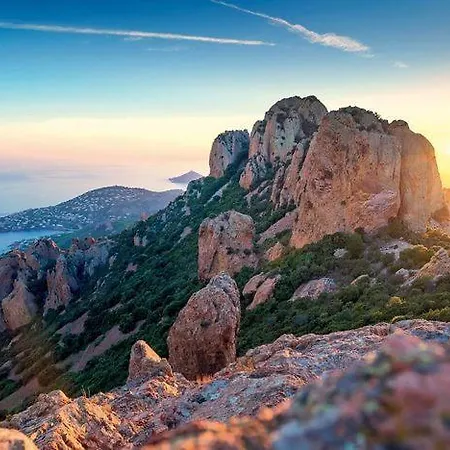 Boulouris - Grand 3 Pièces 5 Personnes Avec Terrasse à 5min à Pied Des Plages Appartement
